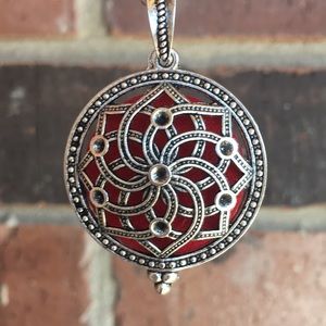 🌈 Scented Flower Aroma Necklace NWOT Antique And Red